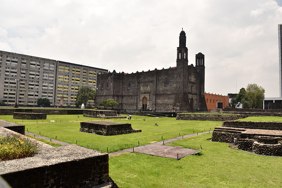 Museo de sitio Tlatelolco, iglesia, plaza de las tres culturas, edificio Chihuhua, biblioteca de la SRE