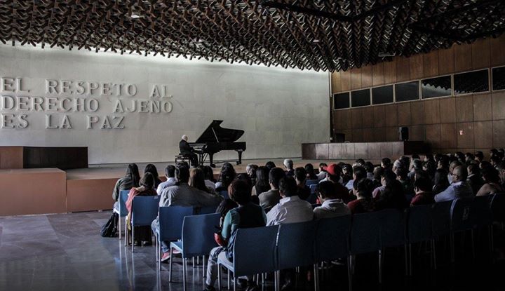 La música al mediodía