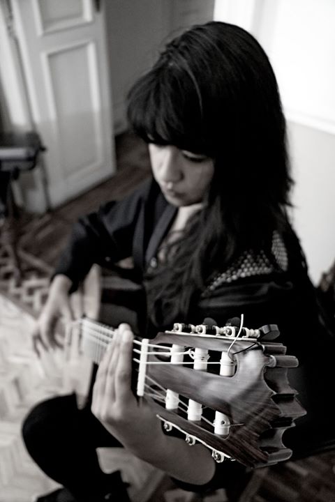 Mariana Argueta Pérez, guitarra.