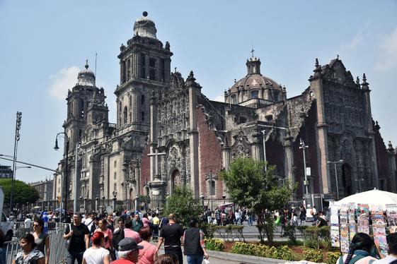 Tour through the streets and the historic center of Mexico