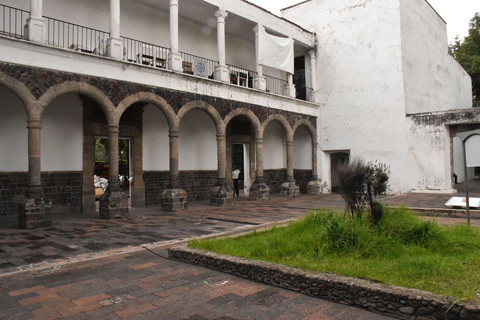 Tecpan contiene el mural David Alfaro Siqueiros: Cuauhtémoc contra el mito